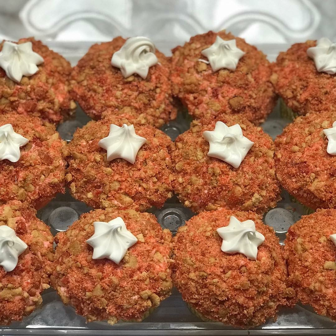 Strawberry Crunch Cupcakes